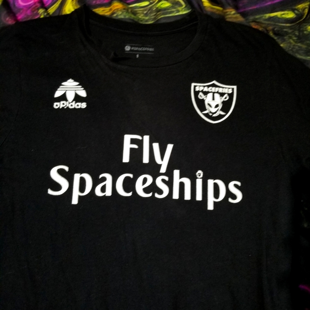 L - Flying Spaceships